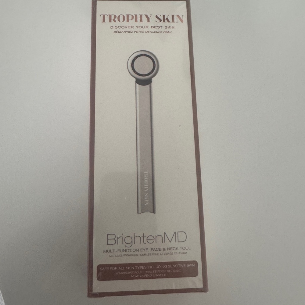 NWT LED facial tool trophy skin